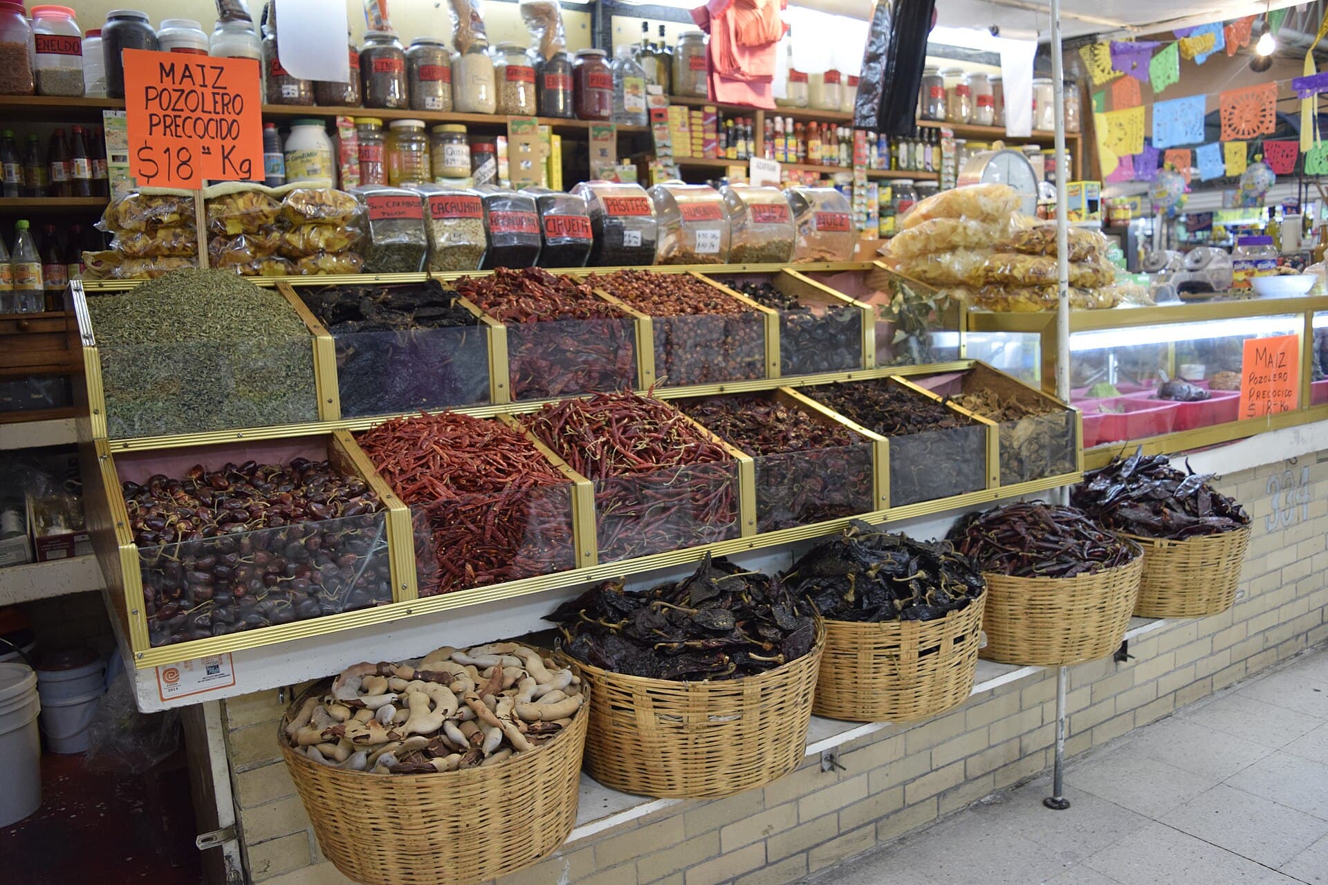 Molino de chiles en el mercado de Medellín de la Colonia Roma